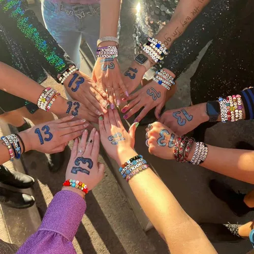 Vista 4 de Gpurplebud 4Pcs Taylor Bracelets Eras Tour Outfits Swiftie Lover 1989 Reputation Speak now Fearless Midnight Taylor Outfit Friendship Music Gifts