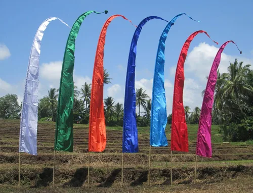 Vista 4 de Bandera balinesa SANUR, Umbul Umbul, bandera de bailarín de viento, bandera de festival, bandera de fiesta, 1 unidad, longitud: 16.4 ft