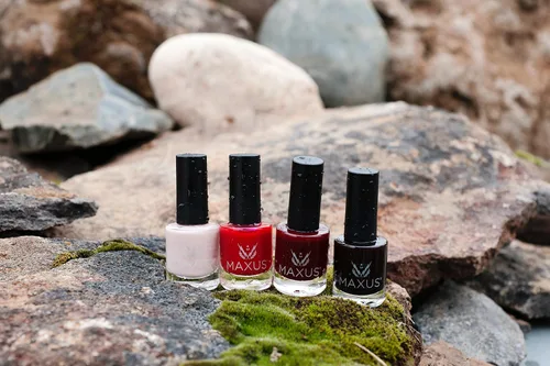 Vista 2 de Maxus Nails Juego de esmaltes de uñas – Caja de regalo de esmalte de uñas sin gel con brillo duradero, fácil extracción y beneficios