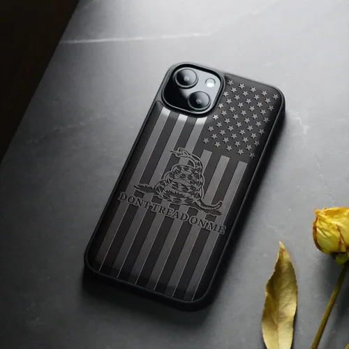 Vista 4 de Carveit Funda magnética de madera para iPhone 13 [madera natural y TPU suave] Funda protectora de madera única a prueba de golpes compatible