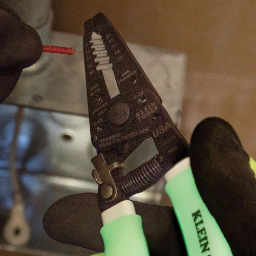 Vista 5 de Klein Tools 11055GLW Pelacables/cortador, fabricado en Estados Unidos, pelador/cortador Klein-Kurve, sólido de 10-18 AWG, cable trenzado de 12-20