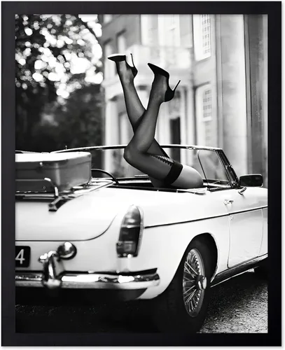 Vista 24 de Monem Art - Póster de moda – Mujer en impresión de coche clásico – Arte en blanco y negro – Arte fotográfico – Arte para entusiastas del automóvil