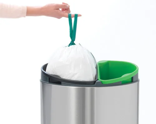 Vista 4 de Brabantia Papelera táctil de reciclaje con cubos de plástico, 10 L y 23 L - Acero mate