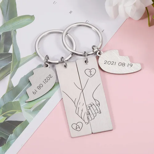 Vista 3 de Regalos para parejas, llaveros personalizados a juego para parejas, juego de llaveros personalizados con nombre para novio y novia