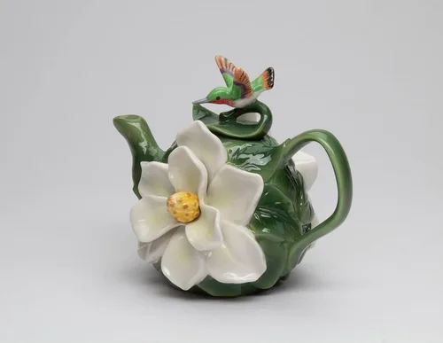 Vista 4 de Tetera de colibrí de porcelana fina con flor de magnolia, 6-1/8" L