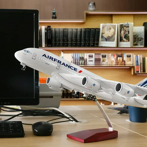 Vista 2 de Modelo de avión fundido a troquel a escala 1:160 con réplica de resina ligera, color blanco