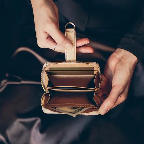 Vista 3 de Vaultskin Cartera pequeña para mujer, tarjetero de cuero con bloqueo RFID con bolsillo para monedas con cremallera, bolsillo para efectivo