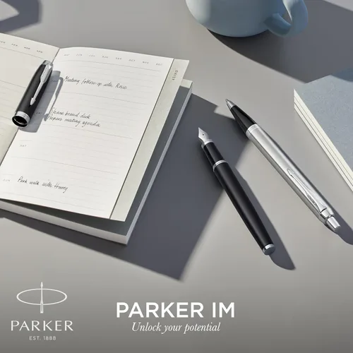 Vista 6 de PARKER IM - Estilográfica, de acero inoxidable con detalles cromados, trazo fino con cartucho de tinta azul caja de regalo
