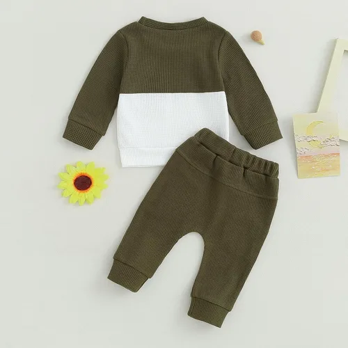 Vista 17 de Conjunto de 2 piezas de ropa para bebé y niño, sudadera con cuello redondo con letras y pantalones casuales de otoño e invierno B Negro-marrón