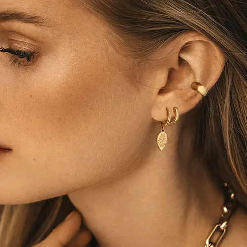 Vista 5 de GUEMER Aretes de aro Huggie chapados en oro de 14 quilates, delicados y gruesos, con incrustaciones de zriconia cúbica, para dormir, pequeño