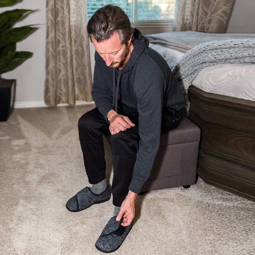 Vista 7 de LongBay Pantuflas de casa para diabéticos para hombre, de espuma viscoelástica, cómodas, extra anchas y antideslizantes
