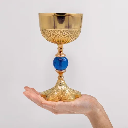 Vista 4 de REPLICARTZ Copa de cáliz chapada en oro de latón con orbe azul – Taza de comunión hecha a mano de 6.5 pulgadas para misa, tema del Santo Grial, copa