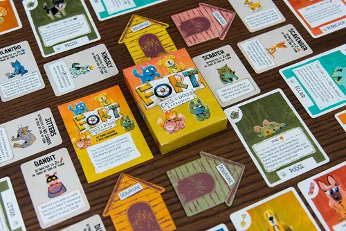 Vista 3 de Leder Games Fort: Expansión de gatos y perros