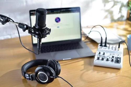 Vista 6 de Audio-Technica AT2020 Micrófono de estudio de condensador cardioide XLR, ideal para aplicaciones de proyecto/estudio en casa
