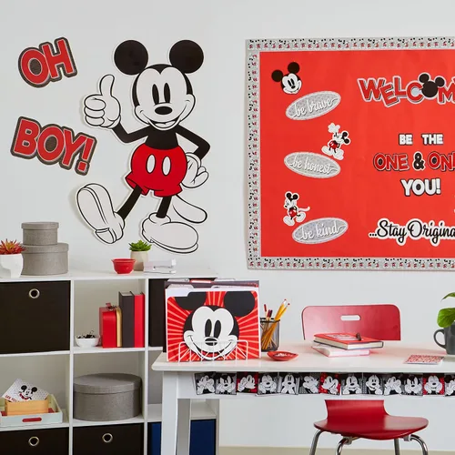 Vista 3 de Eureka Disney Retro Mickey Mouse - Libro de registro y plan de lecciones sin fecha para profesores, 167 páginas