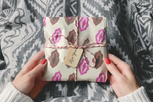 Vista 8 de Papel de regalo con patrón de vagina, papel de regalo de despedida de soltera NSFW, decoración de fiesta sexual (una hoja de 20 x 30 pulgadas)