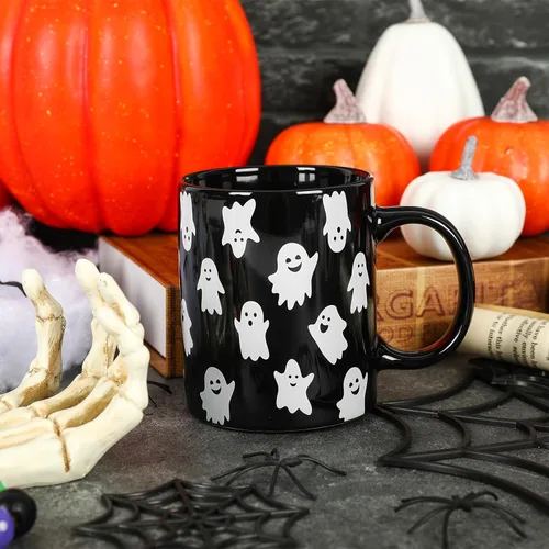 Vista 3 de Whaline Taza de Halloween de 12 onzas con diseño de fantasma, taza de café con fantasmas negros y blancos de cerámica, tazas de fiesta de Halloween