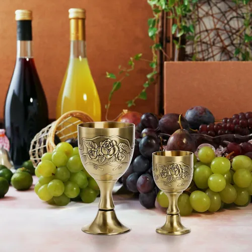 Vista 8 de DEAYOU Paquete de 2 mini copas de cáliz vintage, copa de comunión dorada en relieve de flores, apta para alimentos, resistente copa de vino de latón