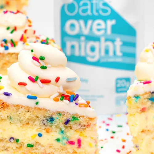 Vista 5 de Oats Overnight - Pastel de cumpleaños, batido alto en proteínas, bajo en azúcar, sin gluten, alto en fibra, avena sin OMG (2.7 onzas por comida)