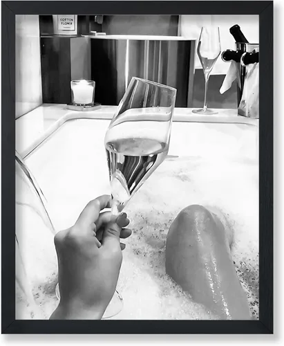 Vista 41 de Monem Art - Póster de mujer en la bañera, estampado de champán vertido, arte con alcohol, arte funky, arte en blanco y negro, arte fotográfico