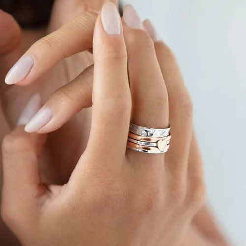 Vista 5 de Pelodun Anillos giratorios con diseño de corazón 2023, anillos de corazón de moda creativos, anillo de amor, regalos de cumpleaños y Pascua