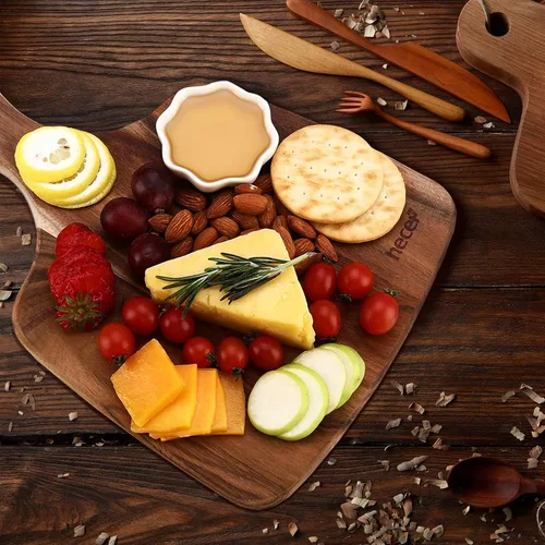 Vista 2 de hecef Juego de 3 tablas de queso, un plato de queso de madera de acacia, un cuchillo, un tenedor, plato de charcutería, juego de pizarra para servir