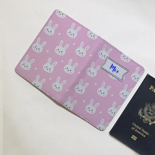 Vista 4 de KIDS COLLECTION - Soporte para pasaporte personalizado - Cartera de viaje - Cartera para pasaporte, Patrón de conejito Cutie - Rosa, Accesorios