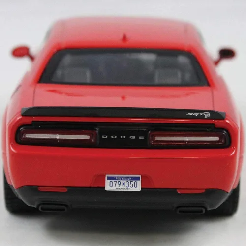 Vista 7 de Dodge Challenger SRT Hellcat Widebody Red 1/24 modelo fundido a presión 2018 por Motormax 79350