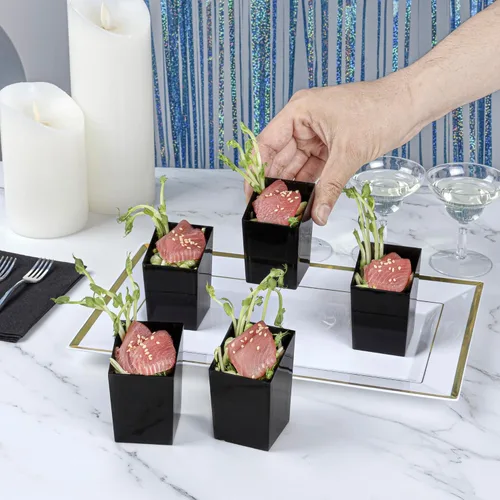 Vista 5 de Restaurantware Tazas de aperitivo de 3 onzas, 100 tazas inclinadas – Desechables pequeñas tazas de postre de plástico negro para mousses parfaits