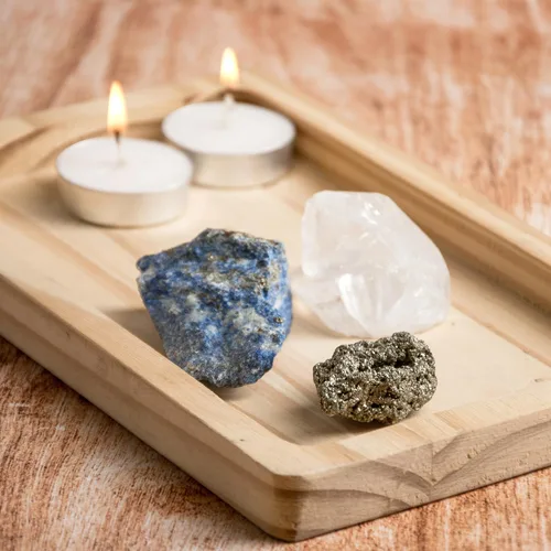 Vista 6 de Juego de 5 piezas de cristales curativos Abundance XL (pirita, lapislázuli, cuarzo transparente), 1 palo de Palo Santo y 1 bolsa de tela hecha a mano