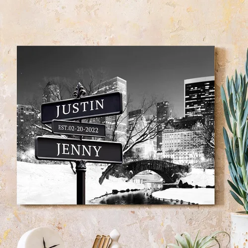 Vista 28 de CP CANVASPATH Letrero de calle con el nombre de la pareja y la fecha, impresiones personalizadas en lienzo del puente de Manhattan por la noche