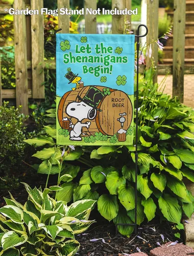 Vista 2 de Flagology, PEANUTS St. Pat's Shenanigans Snoopy and Woodstock - Bandera de jardín de 12 x 18 pulgadas, bandera para exteriores, tela exclusiva