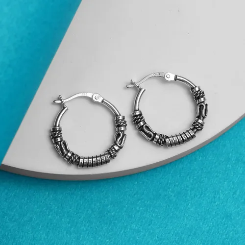 Vista 3 de LeCalla Aretes de aro balinesa oxidados de plata de ley 925, pequeños aretes de aro con cuentas de Bali antiguos para mujer