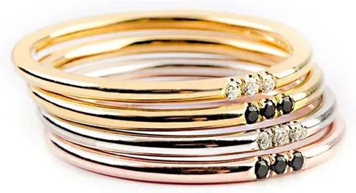 Vista 2 de Anillo delgado de mujer con 3 diamantes en oro macizo de 9K, 14K y 18K, fino hecho a mano, anillo midi, delicado anillo de diamantes, anillo