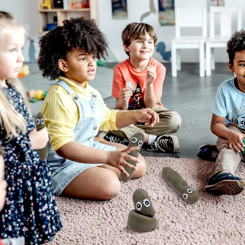 Vista 3 de Paquete de 2 juguetes sensoriales novedosos en forma de caca, juguete elástico para aliviar el estrés, broma de caca para niños y adultos, juguete