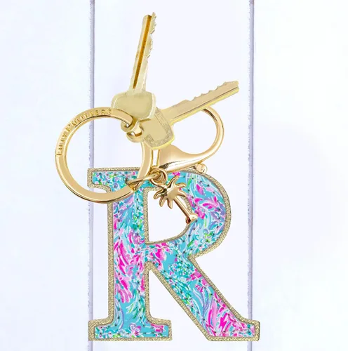 Vista 3 de Lilly Pulitzer Llavero con inicial de piel sintética para mujer.