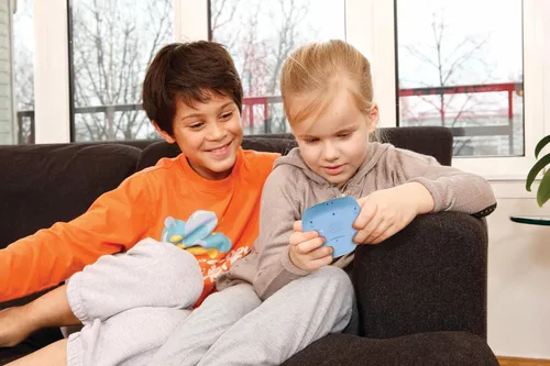 Vista 6 de LEXiBOOK, Frozen, Lector de tarjetas interactivo bilingüe, español/inglés, 150 tarjetas educativas de doble cara, máquina educativa de preguntas