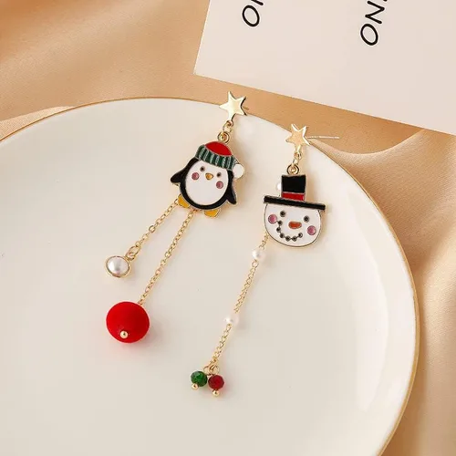 Vista 4 de SEVENSTONE Juego de 4 pares de aretes de Navidad asimétricos dorados, árbol de nieve, muñeco de nieve, sombrero de mariposa, festival, cabeza