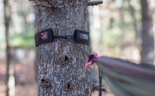 Vista 3 de Grand Trunk Kit de hamaca para colgar hamaca de campamento, instalación rápida y fácil con correas preanudadas y mangas de maletero amigables