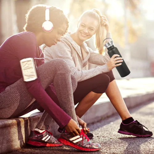 Vista 6 de Neihepal Botellas de agua de acero inoxidable negras, botella de viaje de doble pared con aislamiento al vacío de 20 onzas con tapa a prueba