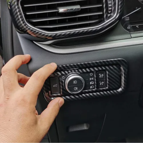 Vista 5 de RUIHE Cubierta de interruptor de maletero de color de fibra de carbono, ajuste de luz para Ford Explorer 2020 2021 2022 2023 2024 2025