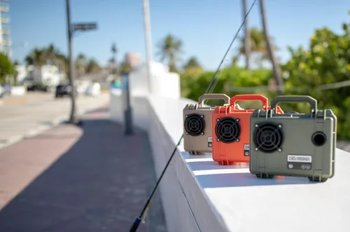 Vista 8 de DemerBox: Altavoces Bluetooth impermeables, portátiles y resistentes para exteriores. Sonido fuerte, duración de la batería de más de 40 horas, caja