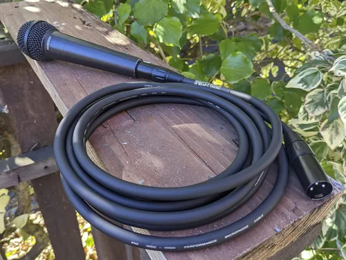 Vista 2 de Pig Hog PHM25 Cable de micrófono XLR de 0.315 in de alto rendimiento, 25 pies