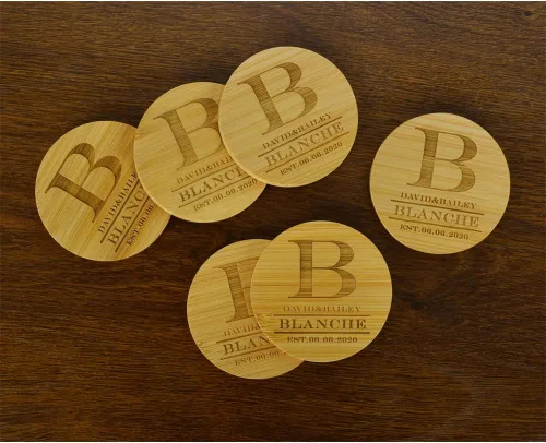 Vista 6 de Posavasos personalizados, posavasos grabados personalizados, posavasos de bambú para bebidas, posavasos de monograma con soporte, grandes regalos