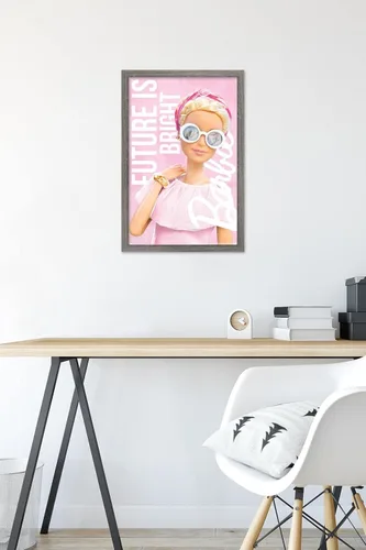 Vista 6 de Mattel Barbie - Póster de pared Future is Bright, 22.4 pulgadas de largo x 14.7 pulgadas de ancho, versión enmarcada de madera de granero