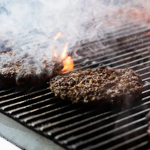 Vista 3 de Granos de pimienta Tellicherry ahumados de nogal – Sal marina gourmet Premium Chef condimentador parrilla, estufa, mesa, el sabor perfecto; todo