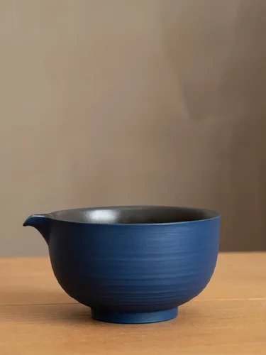Vista 7 de Juego de 6 batidores japoneses de matcha, hecho a mano con cuenco (chawan), batidor de bambú (Chasen) y soporte, cuchara, tamiz y toalla de té, kit