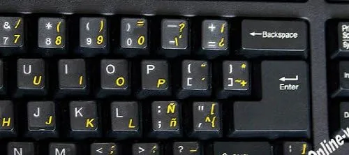 Vista 3 de Pegatinas de teclado latinoamericanas españolas Fondo transparente Letras amarillas para cualquier computadora portátil PC Notebook de escritorio