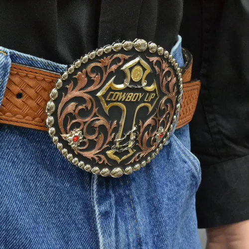 Vista 2 de Montana Silversmiths Cowboy Up Collection Western Attitude - Hebilla para cinturón