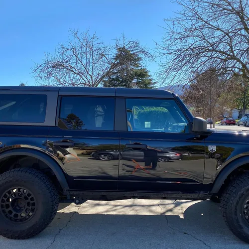 Vista 6 de Cubierta de protección para ventana trasera en forma de triángulo Compatible con Ford Bronco de 4 puertas 2021 2022 2023 2024 2025 Accesorios